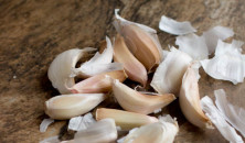 how to remove the smell of garlic from your hands