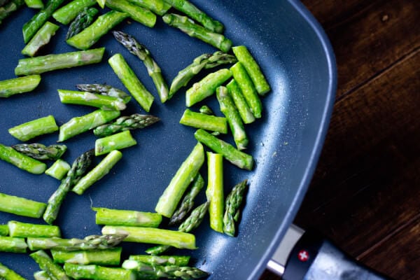 sauteed asparagus ohsweetbasil.com